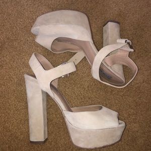 Steve Madden Beige Suede Platform Pumps